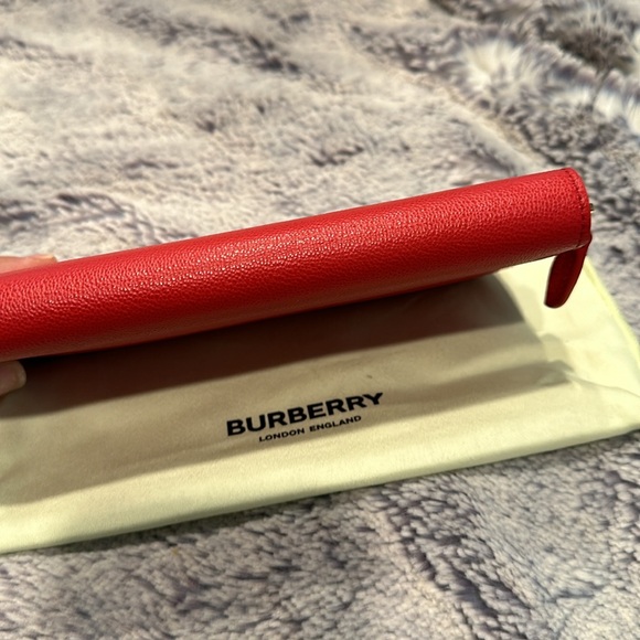 Burberry Elmore Wallet, Red, 5 inside pockets, 12 card slots - Picture 3 of 8